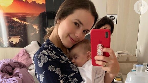 Thaeme Mariôto nega ter estrias durante a gravidez nesta quarta-feira, dia 10 de julho de 2019