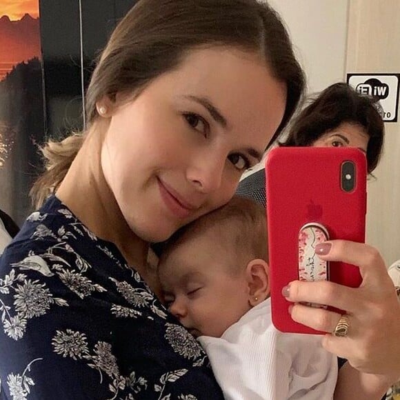 Thaeme Mariôto nega ter estrias durante a gravidez nesta quarta-feira, dia 10 de julho de 2019