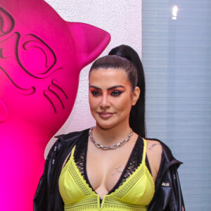 Cleo retribuiu o 'conselho' dado por fã sobre sua dieta: 'Cuidar da sua vidinha'