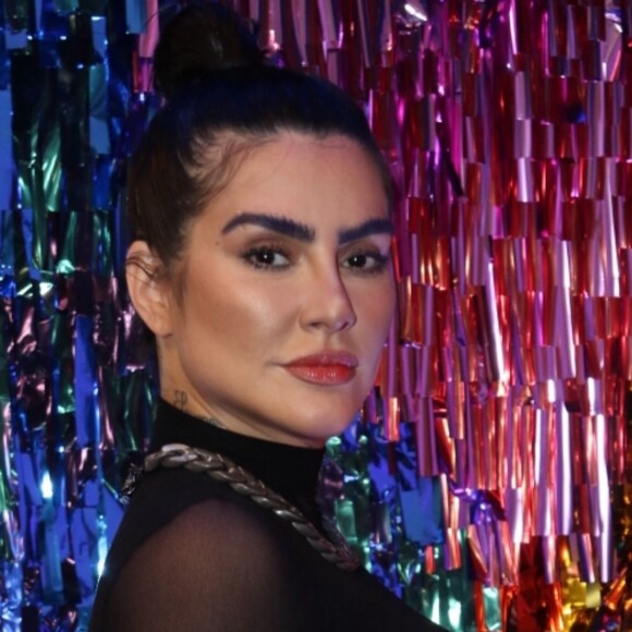 Cleo responde internauta que sugeriu mudança em sua dieta nesta quinta-feira, dia 11 de julho de 2019