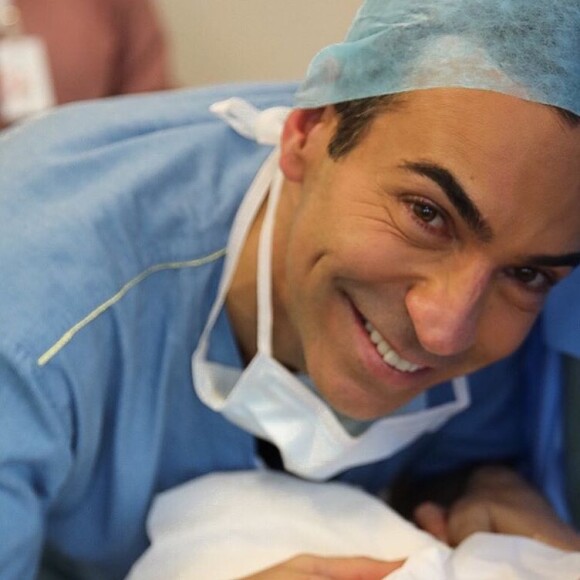 Web apontou semelhança entre Cesar Tralli e a filha, Manuella