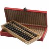 O Enfeite de Madeira Abacus Vermelho, de R$ 35,99, da Etna, agrada aos pais fãs de itens diferentões para decoração