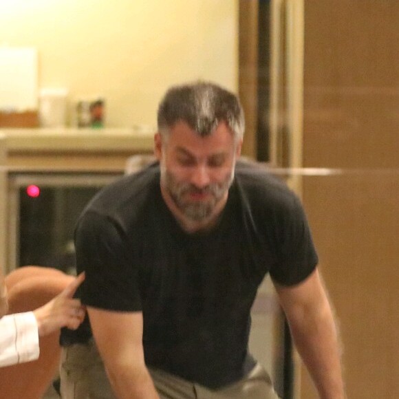 Raoni Carneiro é pai dos dois filhos de Fernanda Rodrigues, sua mulher: Luisa e Bento