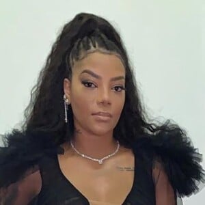 Comentário de seguidor de Ludmilla criticava relação da artista com Brunna Gonçalves nesta quarta-feira, dia 24 de julho de 2019