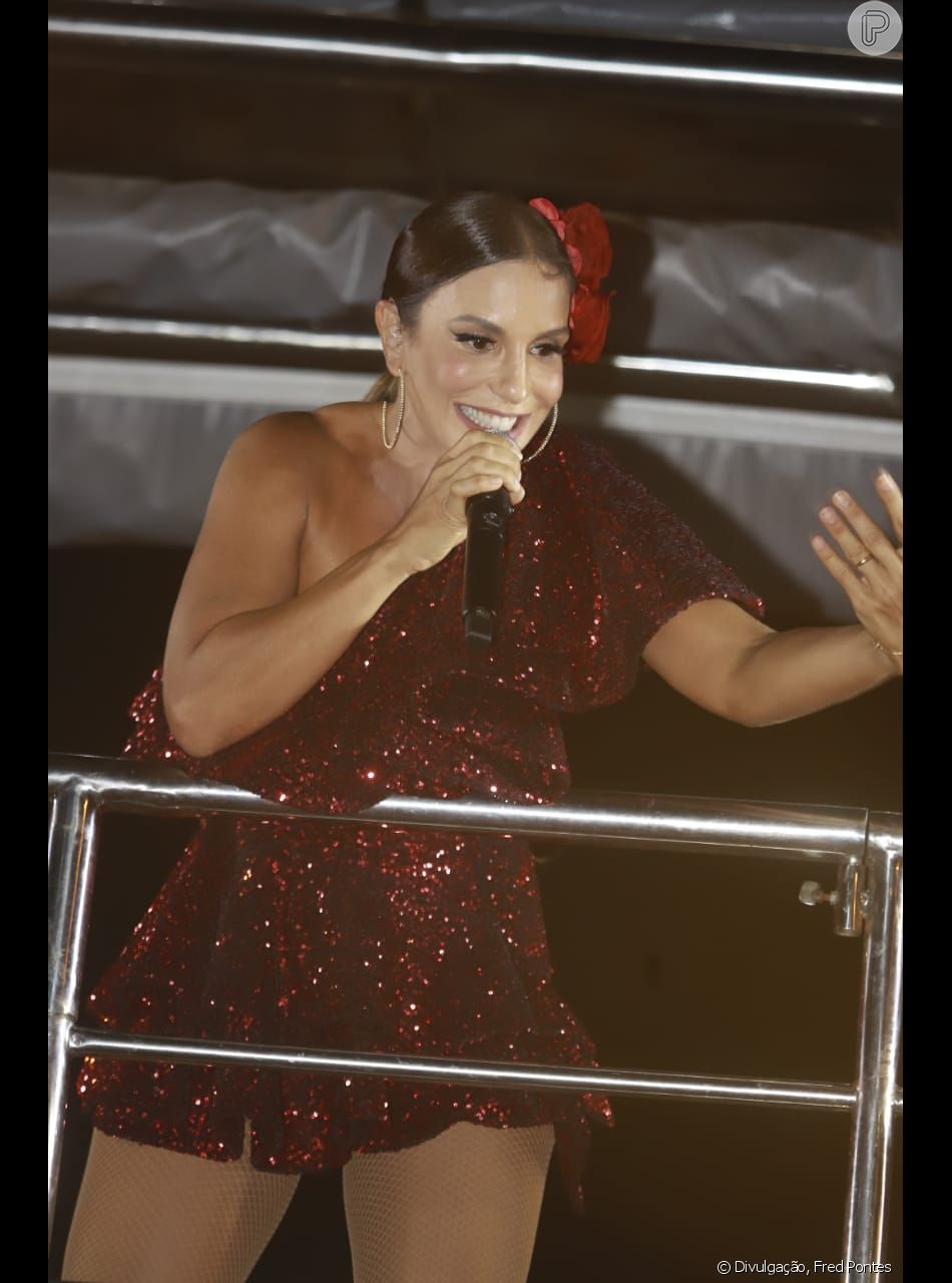 Ivete Sangalo Deixou De Fora As Pernas Torneadas Com Look Purpurinado Em Show No Fortal Purepeople