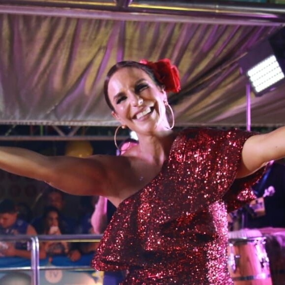Ivete Sangalo arrasou no look para puxar trio-elétrico no Fortal, no Ceará, neste sábado, 27 de julho de 2019