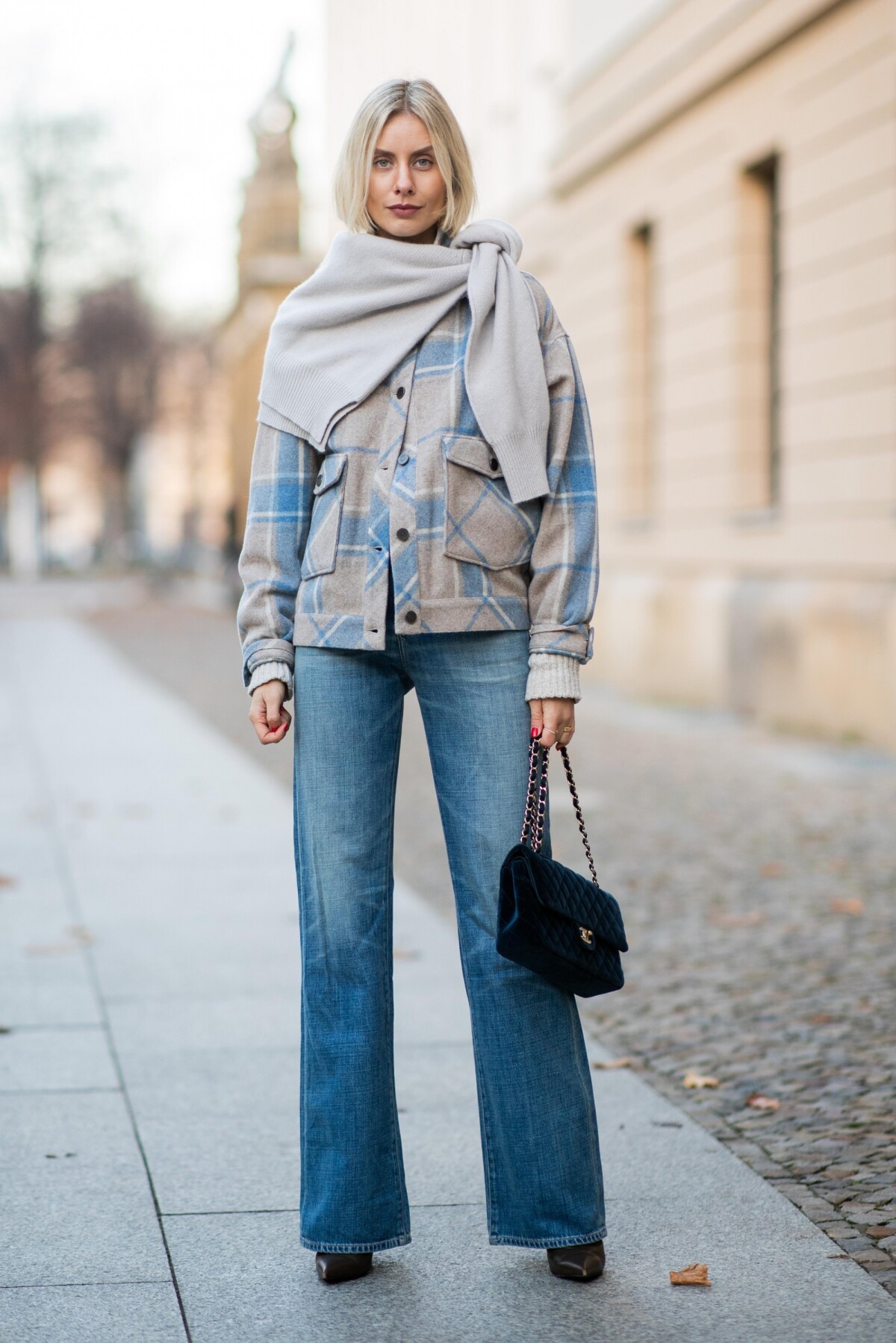 Foto: Calça jeans reta é mais elegante que a skinny, e compensa o volume do  top - Purepeople