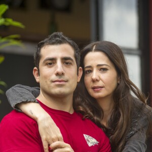 Santinha (Cristiane Amorim) influenciará Fauze (Kaysar Dadour) a ajudar o casal na novela 'Órfãos da Terra'