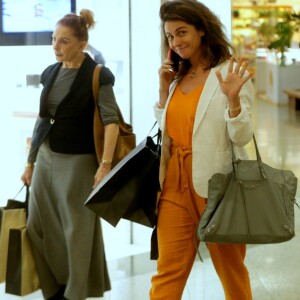 Giovanna Antonelli foi ao shopping acompanhada da mãe nesta terça-feira, dia 30 de julho de 2019