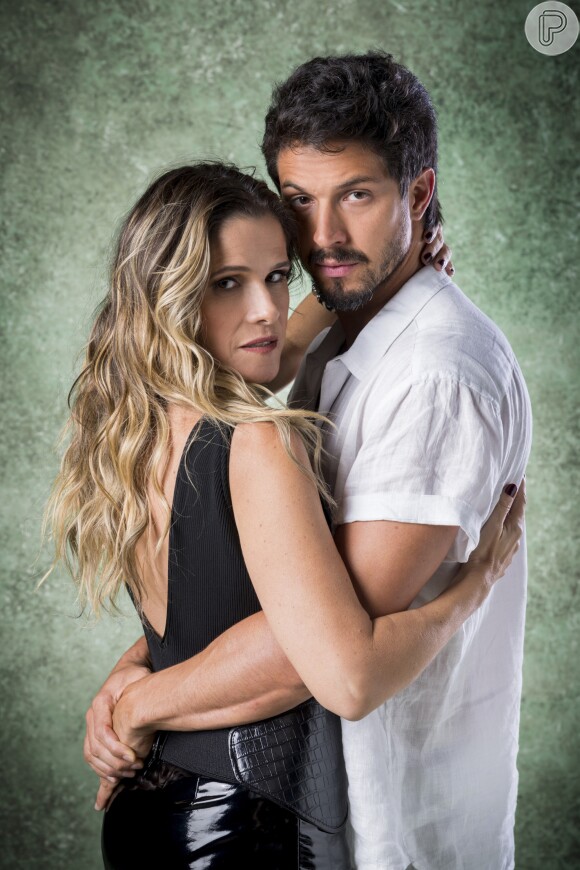 Silvana Nolasco (Ingrid Guimarães) e Marcos (Romulo Estrela) começam a namorar na novela 'Bom Sucesso'