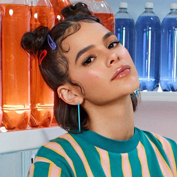 Bruna Marquezine aposta em look esportivo all-over-print sustentável em ensaio esportivo