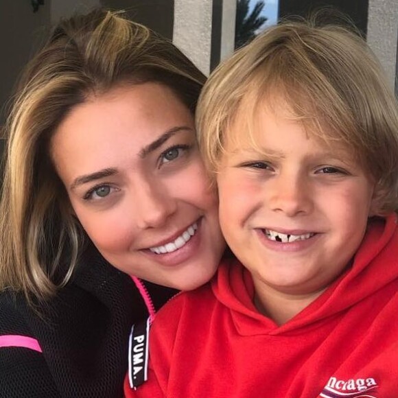 Carol Dantas rebateu críticas por criar o filho, Davi Lucca, com ajuda de babá nesta quinta-feira, 1 de agosto de 2019