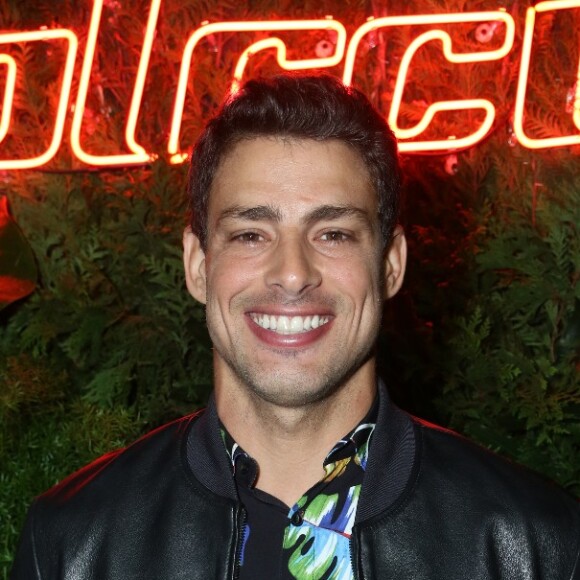 Cauã Reymond também esteve na festa que aconteceu no Rio de Janeiro