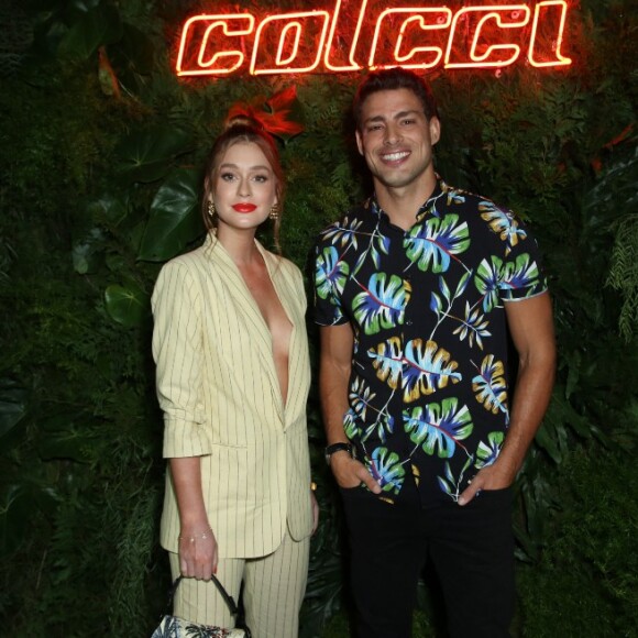 Marina Ruy Barbosa e Cauã Reymond usaram looks da coleção de Primavera da grife