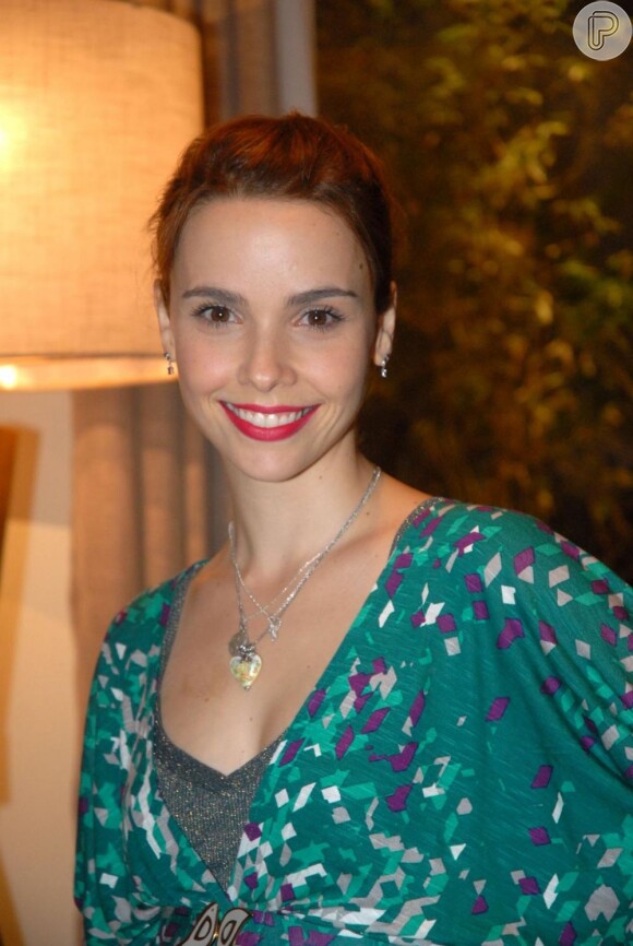 Em 2010, a atriz foi convidada para participar da novela 'Escrito nas Estrelas'
