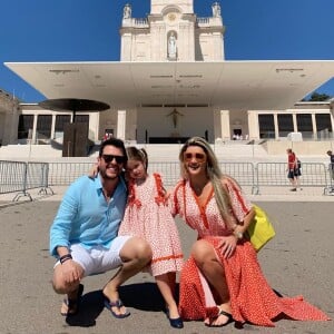 Mirella Santos visitou o Santuário de Fátima com o marido, Wellington Muniz, e a filha, Valentina