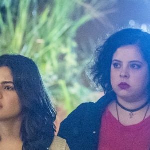 Na novela 'Órfãos da Terra', Camila (Anaju Dorigon) e Valéria (Bia Arantes) podem ficar juntas e milionárias