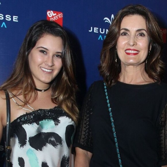 Fátima Bernardes faz foto com filha Beatriz e as duas discordam sobre semelhança em post nesta sexta-feira, dia 09 de agosto de 2019