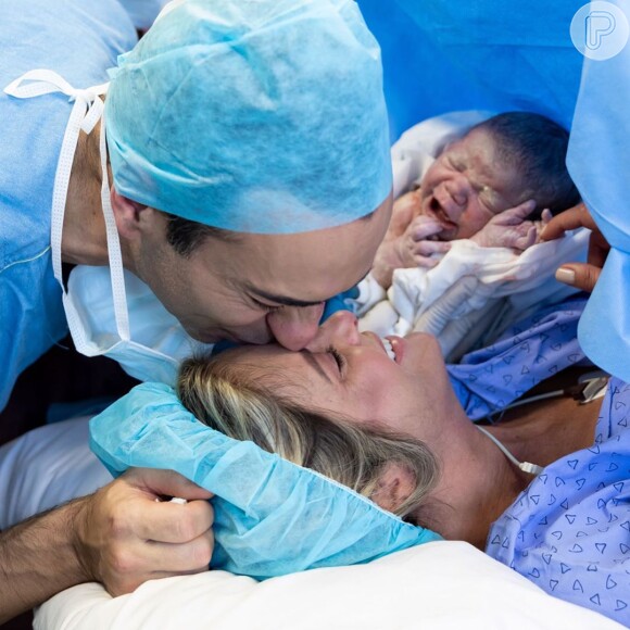 Ticiane Pinheiro postou foto do parto da filha Manuella ao homenagear Cesar Tralli