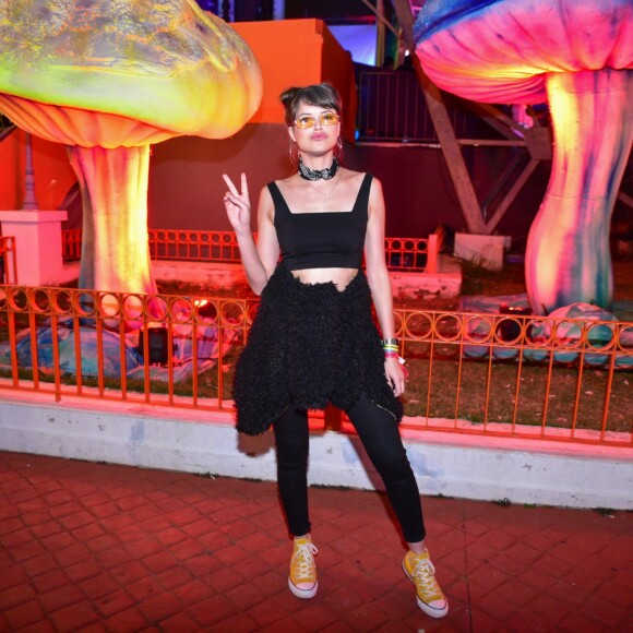 Agatha Moreira elege peças favoritas: 'Jeans, camiseta e tênis!'