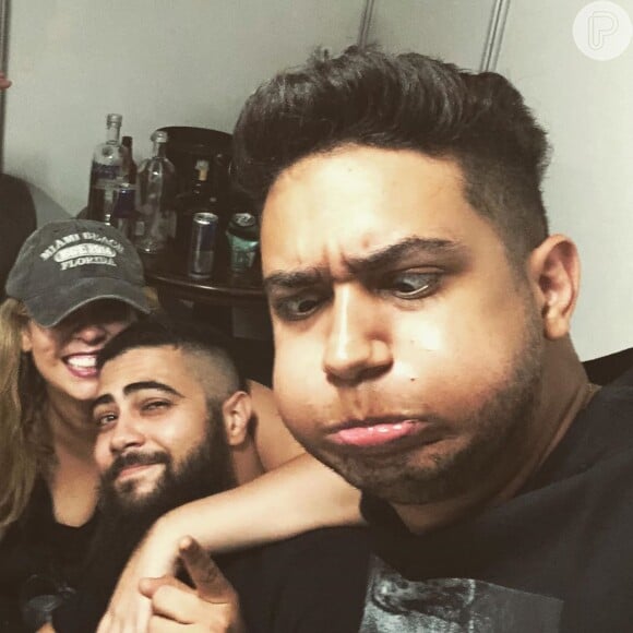 Marilia Mendonça postou foto com Henrique e Juliano no Instagram