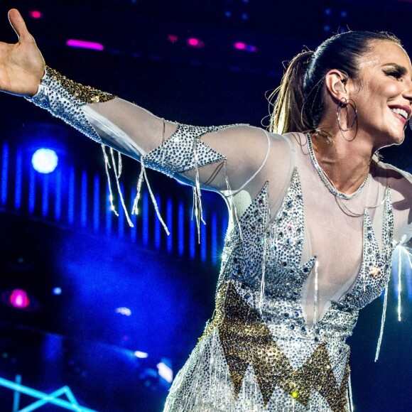 Ivete Sangalo, bem-humorada, ainda perguntou: 'Minha bunda não é segura?'