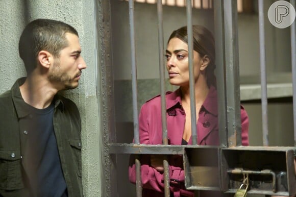 Maria da Paz (Juliana Paes) vai presa após dar tiro em Régis (Reynaldo Gianecchini) e recebe apoio de Amadey (Marcos Palmeira) na novela 'A Dona do Pedaço'