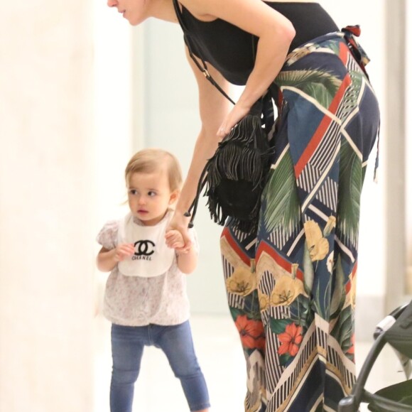 Rodrigo Santoro e Mel Fronckowiak vivem com Nina nos Estados Unidos