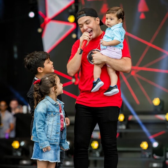 Filho de Wesley Safadão, Yhudy deu show de fofura ao revelar que tinha arrancado um dente