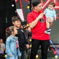 Wesley Safadão convida filhos para show e comentário de Yhudy rouba a cena