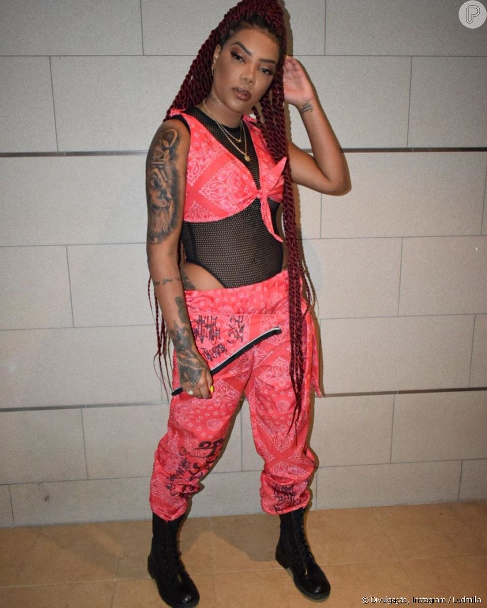Ludmilla Levou Bolada No Rosto Durante Apresentacao Do Hit Cheguei Em Show Purepeople ludmilla levou bolada no rosto durante