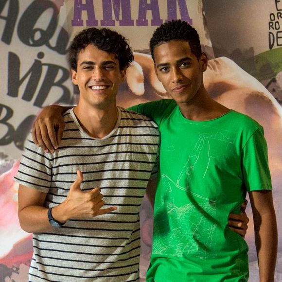 Guga (Pedro Alves) diz para Serginho (João Pedro Oliveira) que vai contar para a família sobre o relacionamento deles na novela 'Malhação: Toda Forma de Amar'