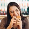 Compulsão alimentar: como identificar o distúrbio e quais alimentos evitar