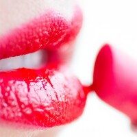 Tendência de make: 5 marcas que vendem lip tint para você escolher seu favorito