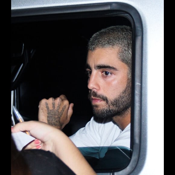 Pedro Scooby conversou com a imprensa ao chegar no casamento de Mumuzinho