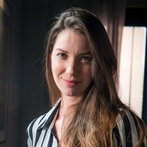 Fãs da trama comemoraram a permanência da vilã Fabiana (Nathalia Dill) na novela 'A Dona do Pedaço'