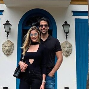 Bárbara Evans e Gustavo Theodoro visitaram a fazenda que servirá para receber o casamento deles. Estacionamento tem capacidade para 1000 carros e salão pode abrigar 700 convidados