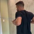 Remada fechada com elástico: consultor fitness mostra como fazer o exercício em vídeo