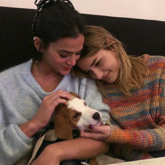 Bruna Marquezine chamou a empresa Clean New para limpar travessura feita pela cachorrinha, Amêndoa