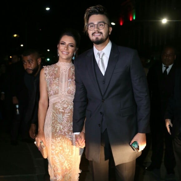 Luan Santana e Jade Magalhães evitam expor a relação