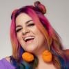 O cabelo colorido da influencer Maíra Medeiros é sucesso na web. Ela acaba de lançar uma linha de tintas de cabelo em parceria com a Kamaleão Color