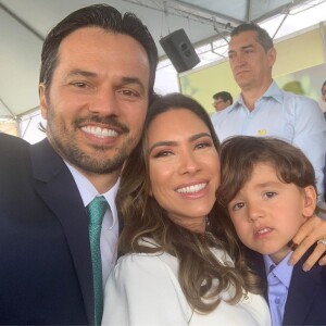 Ao publicar uma foto ao lado do filho, Pedro, Patrícia Abravanel justificou o semblante do menino: 'Ele amou'