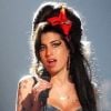 Amy Winehouse: lenços vermelhos no cabelo faziam parte do visual da cantora