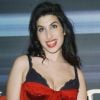 Vestido justo era aposta de Amy Wineouse: cantora deixava a silhueta marcada para conseguir um visual à la pin-up