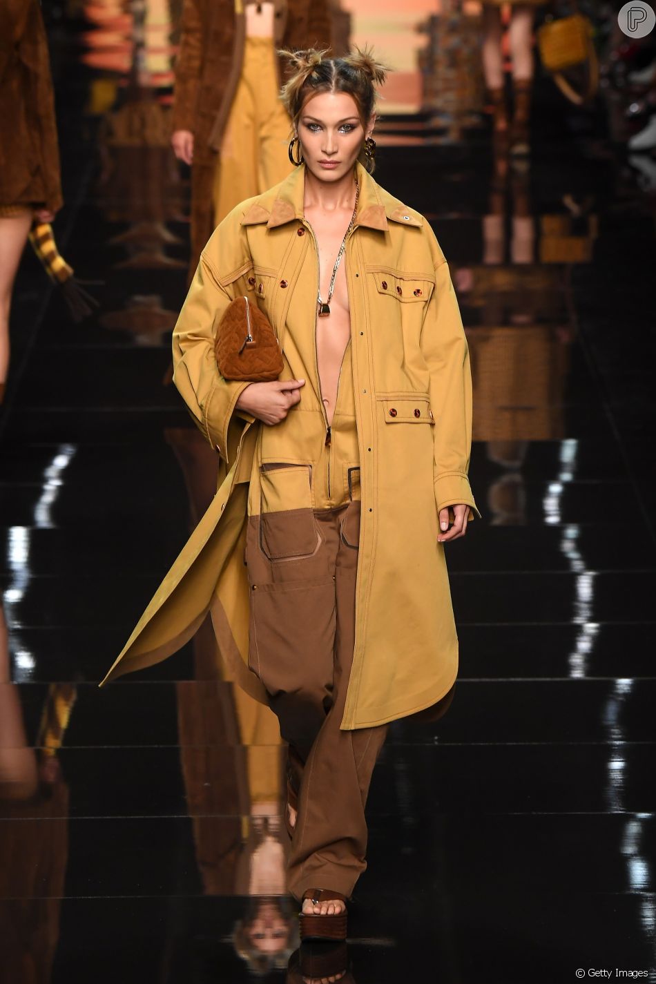 Na Semana de Moda de MilÃ£o, a Fendi mostrou que a tendÃªncia utilitÃ¡ria, com calÃ§a cargo e casacos com muitos bolsos, segue em alta