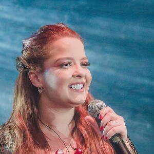 Maiara e Maraisa cantaram 'Se Olha no Espelho', música que dividiam com Cristiano Araújo