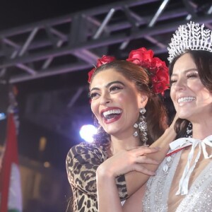 Juntas na novela 'A Dona do Pedaço', Paolla Oliveira e Juliana Paes também se encontraram na escola de samba