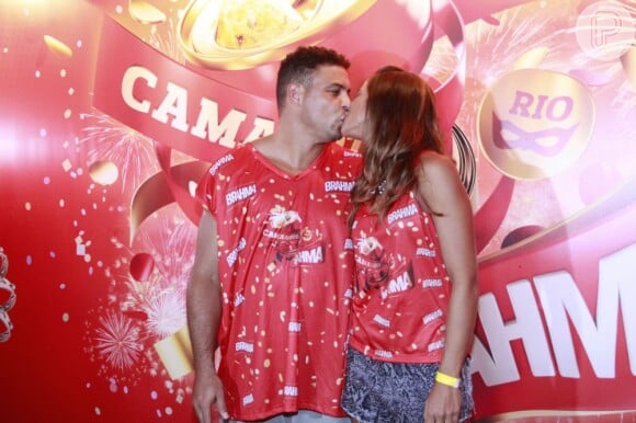 Ronaldo e Paula trocaram muitos beijos durante o Carnaval
