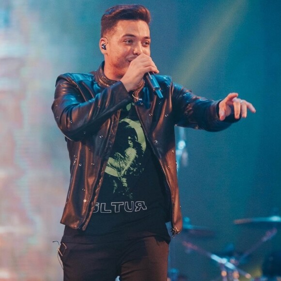 Wesley Safadão tem usado looks cheios de estilo em shows