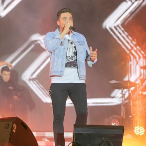 Wesley Safadão não abre mão do conforto em looks